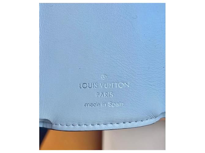 Montsouris Louis Vuitton Taigarama Discovery compacto Fora de branco - vista 6