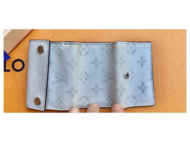 Montsouris Louis Vuitton Taigarama Discovery compacto Fora de branco - vista 8