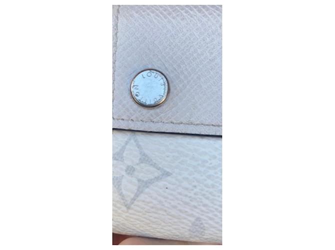 Montsouris Louis Vuitton Taigarama Discovery compacto Fora de branco - vista 9