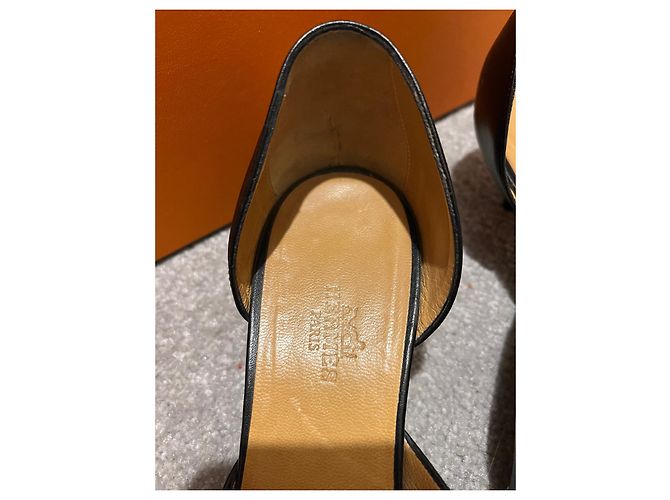 Hermès Pumps aus schwarzem Leder - Ansicht 2