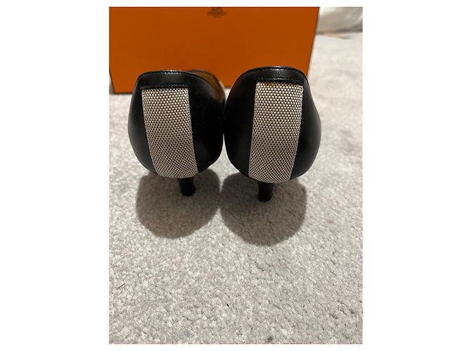 Hermès Pumps aus schwarzem Leder - Ansicht 3