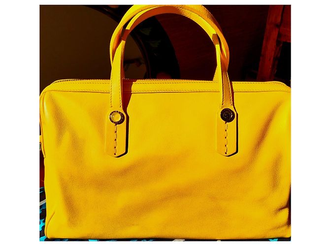Borsa a mano Bulgari Foundation gialla in pelle Giallo - vista 11