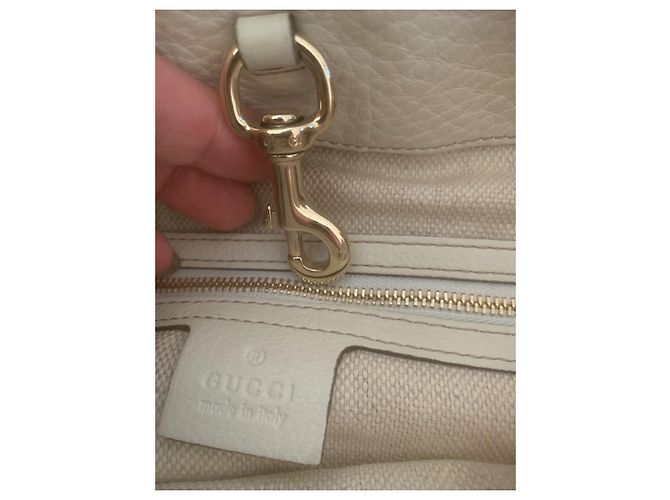 Bolso tote Gucci Soho en cuero granulado blanco - vista 3