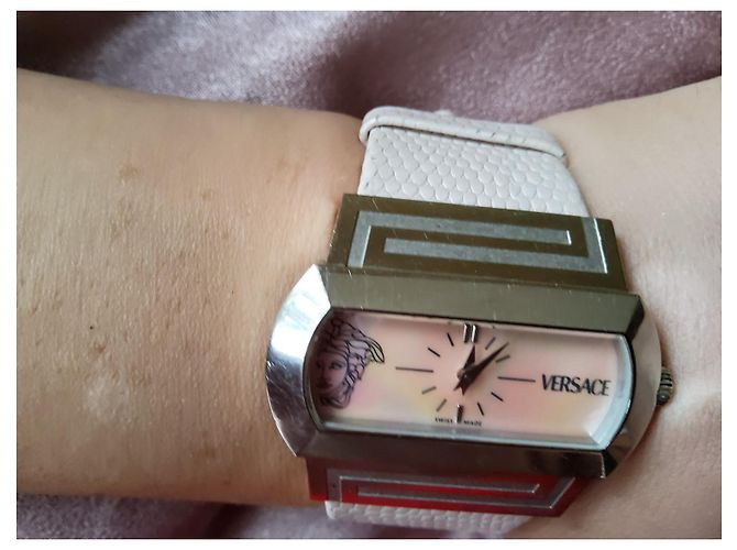 Versace-Uhr hellrosa Perlmutt-Zifferblatt, Riemen in cremefarbener Farbe Aus weiß Damier ebene - Ansicht 13