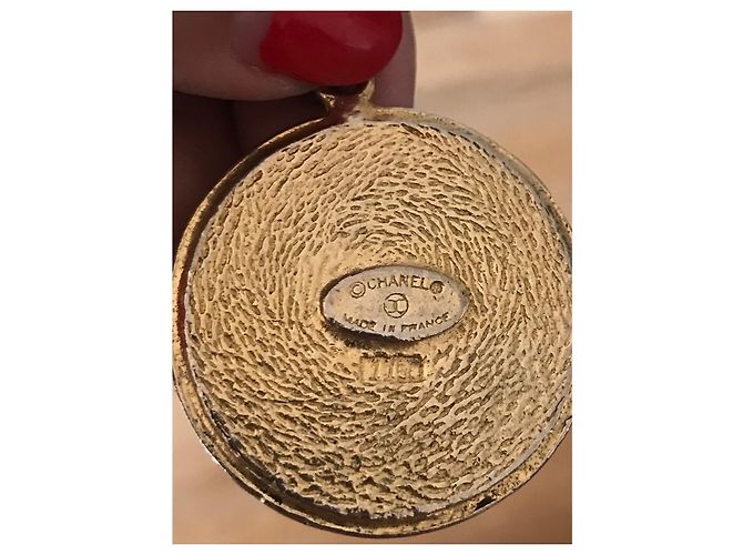 Bracciale con charm Chanel oro metallo Gold hardware - vista 3
