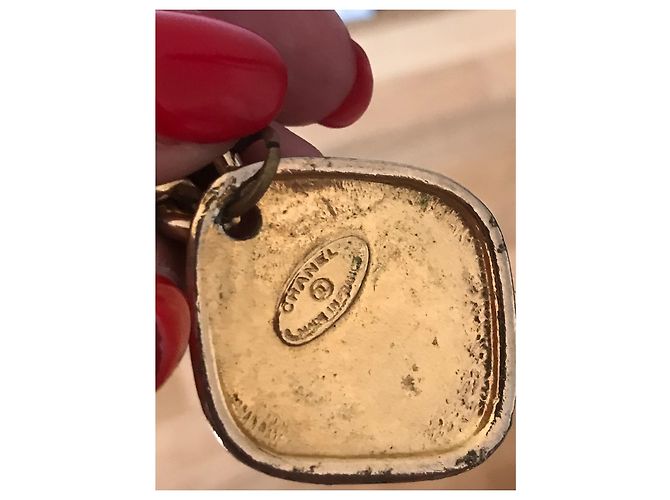Bracciale con charm Chanel oro metallo Gold hardware - vista 4