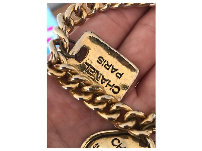 Bracciale con charm Chanel oro metallo Gold hardware - vista 8
