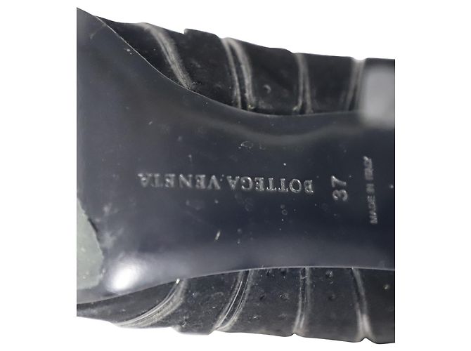 Stivaletti Bottega Veneta con lacci e dettagli in camoscio nero - vista 6