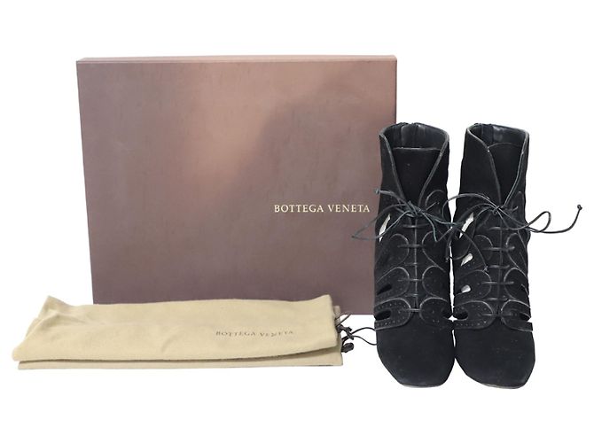 Stivaletti Bottega Veneta con lacci e dettagli in camoscio nero - vista 9