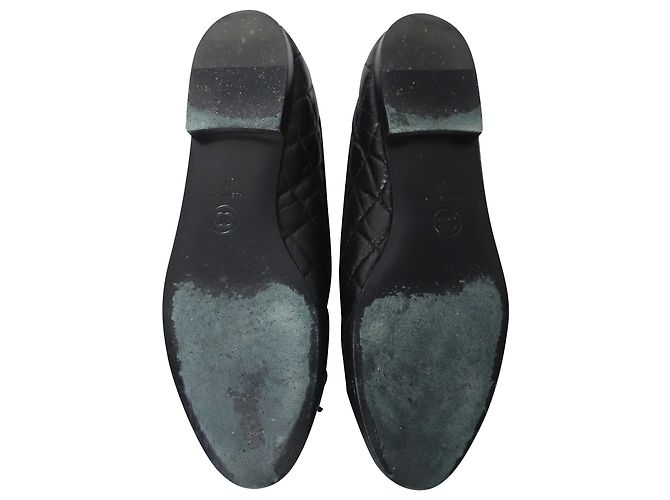 Sapatilhas Chanel Classic acolchoadas em couro preto - vista 5