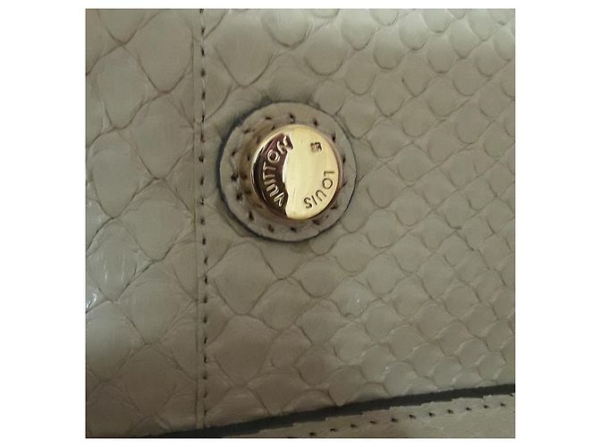 Louis Vuitton Cirrus Handtasche aus Pythonleder Beige - Ansicht 10
