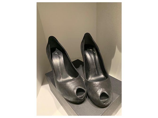 Giuseppe Zanotti Pumps aus schwarzem Leder 39.5 - Ansicht 2