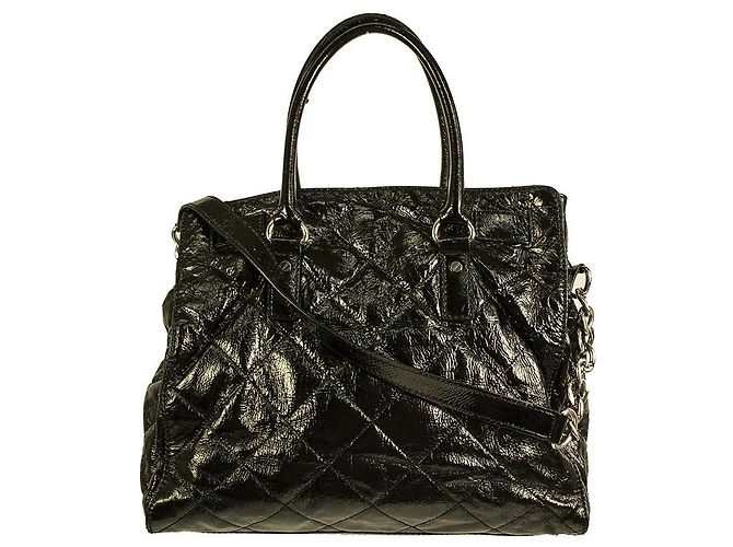 Bolsa de ombro Michael Kors Hamilton preta acolchoada com cadeado de couro envernizado Preto - vista 2
