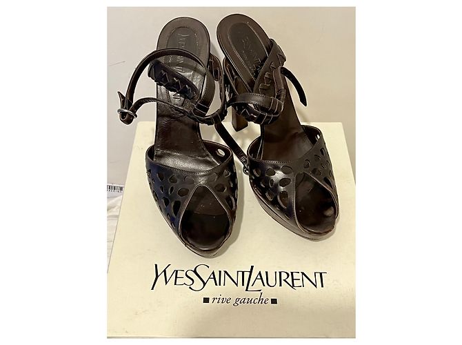 Yves Saint Laurent Sandali YSL Betis con plateau in vitello Marrone scuro - vista 2
