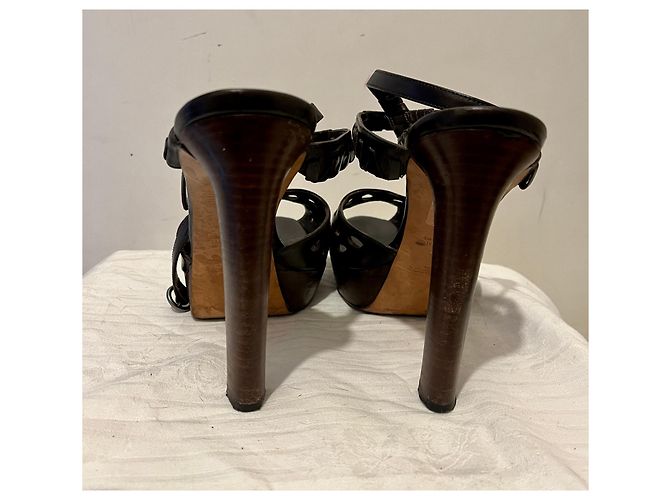 Yves Saint Laurent Sandali YSL Betis con plateau in vitello Marrone scuro - vista 3