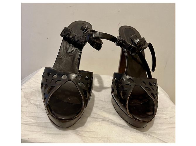 Yves Saint Laurent Sandali YSL Betis con plateau in vitello Marrone scuro - vista 4