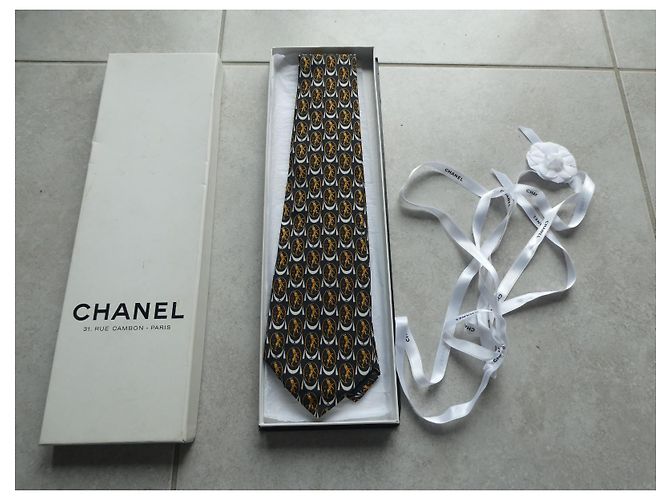 nueva corbata chanel nunca usada con su caja Negro - vista 2