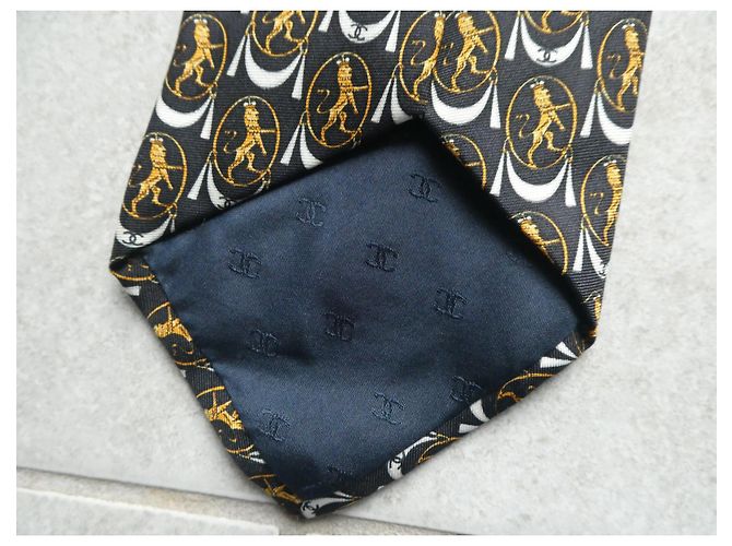nueva corbata chanel nunca usada con su caja Negro - vista 6