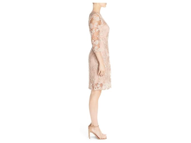 Vera Wang Spitzen- und Paillettenkleid in Blassrosa Pink - Ansicht 5