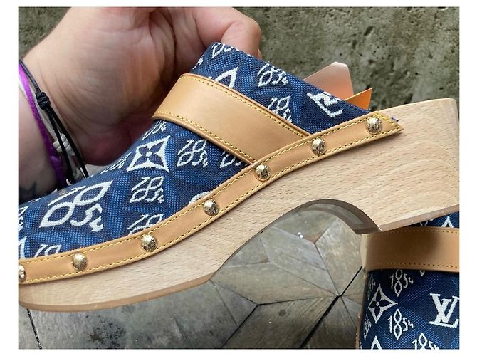 Sublime new Louis Vuitton clogs in box 37 Collection 1854 White Blue - view 3