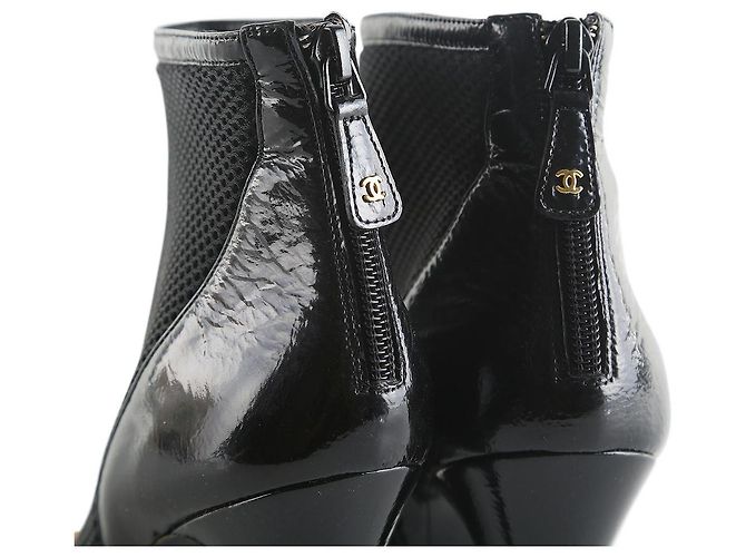 Chanel Botines negros de malla elástica y puntera dorada - vista 8