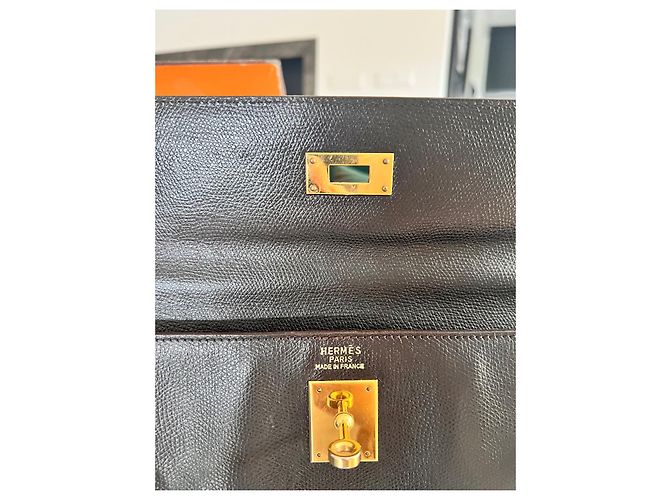 Hermès Kelly 32 Marrone cioccolato Gold hardware - vista 3