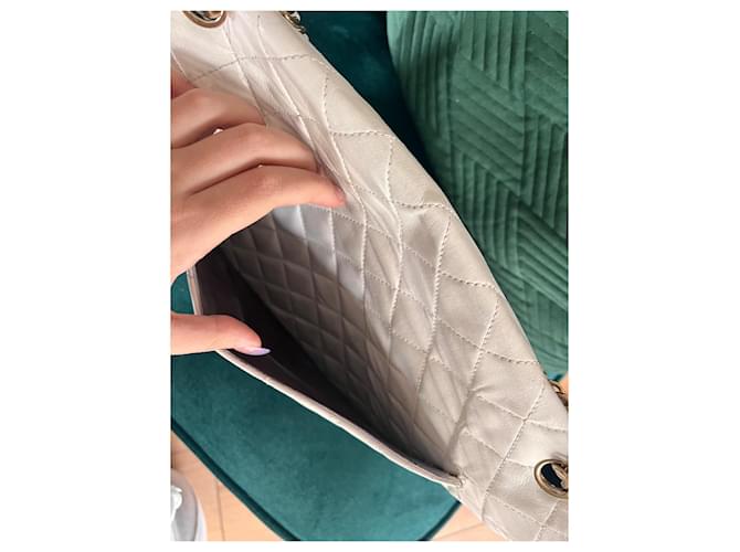 Timeless Chanel Aba com o logo Maxi clássico Branco Gold hardware - vista 5
