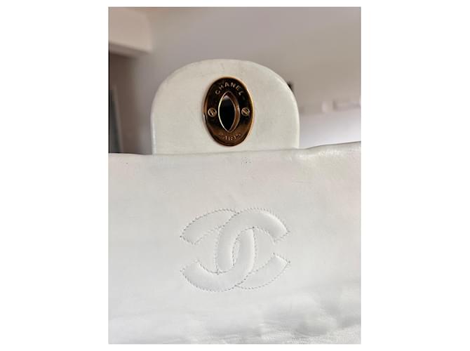 Timeless Chanel Aba com o logo Maxi clássico Branco Gold hardware - vista 6