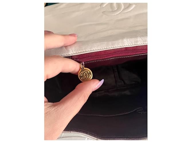 Timeless Chanel Aba com o logo Maxi clássico Branco Gold hardware - vista 8