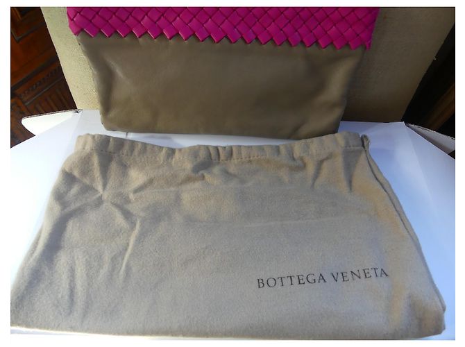 Pochette Bottega Veneta Intrecciato in pelle rosa e grigio - vista 3