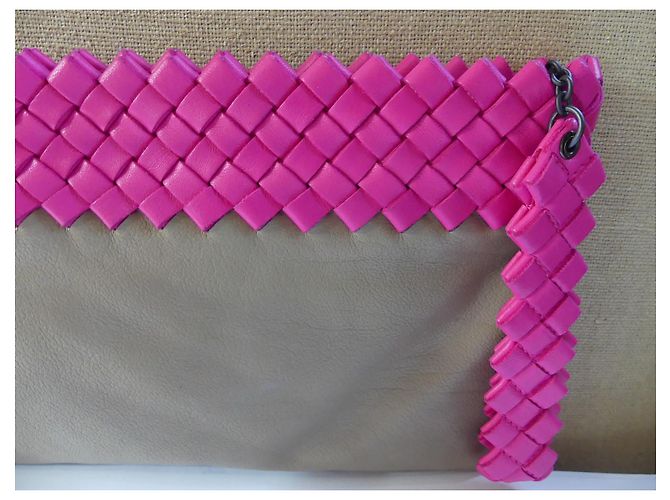 Pochette Bottega Veneta Intrecciato in pelle rosa e grigio - vista 5
