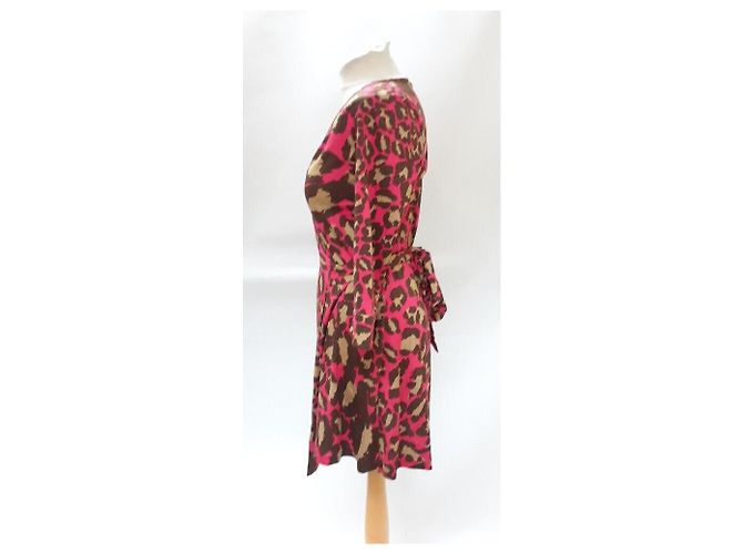 Diane Von Furstenberg Minivestido cruzado Julian de DvF con estampado rosa Cheetah - vista 3