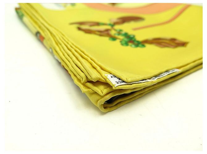 Hermès HERMES NEIGE D'ANTAN SCIARPA QUADRATA CATY LATHAM 90 SCIARPA IN SETA SETA GIALLA Giallo - vista 9