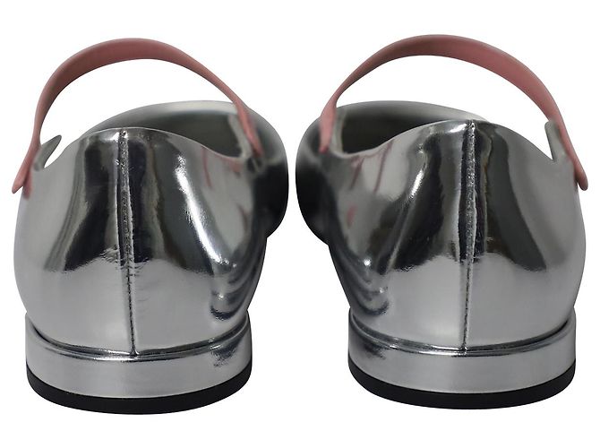 Prada Square Toe Ballerinas aus silbernem Lackleder - Ansicht 4
