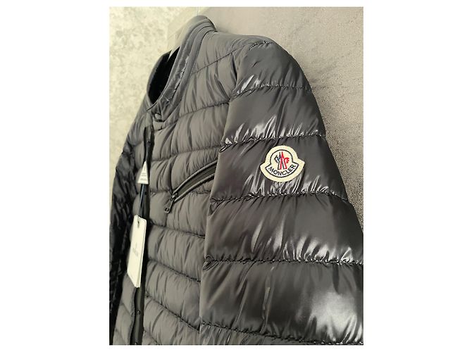 Moncler Helianthe Short Down Jacket Black - view 2