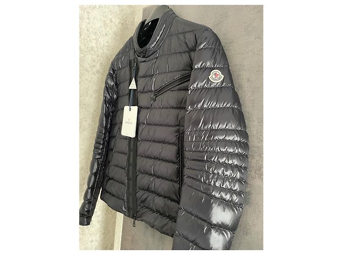 Moncler Helianthe Short Down Jacket Black - view 3