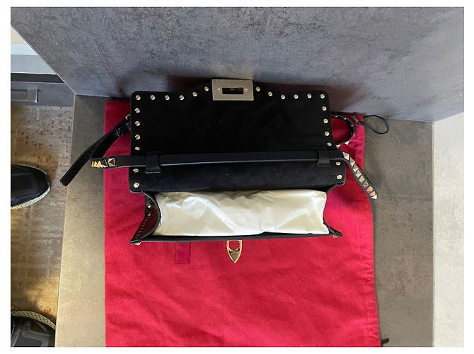 Valentino Garavani BORSA A TRACOLLA SMALL ROCKSTUD GRAINY in pelle di vitello Nero - vista 3