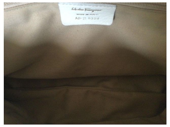 Salvatore Ferragamo Borsa a spalla grande Salvadore Ferragamo avorio Bianco Crudo - vista 19