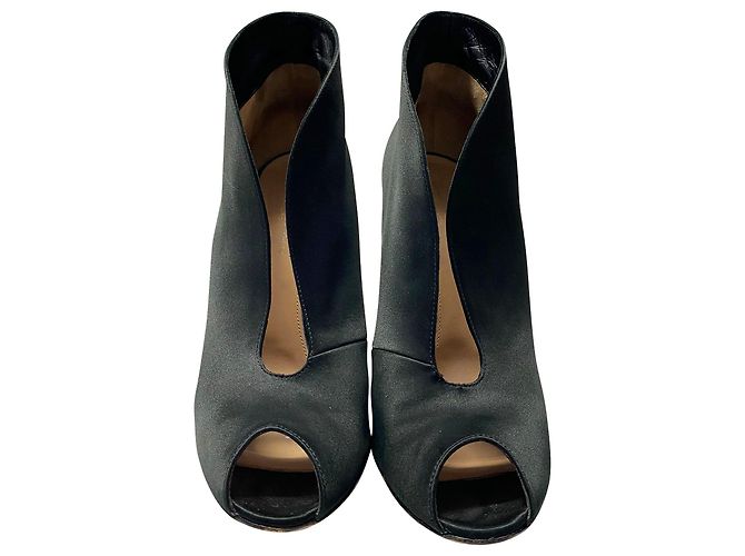 Gianvito Rossi Vamp Peep Toe Heels in raso nero - vista 2