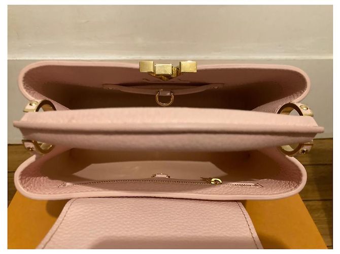 Louis Vuitton Capucines BB Borsa a mano rosa in pelle Taurillon - vista 3