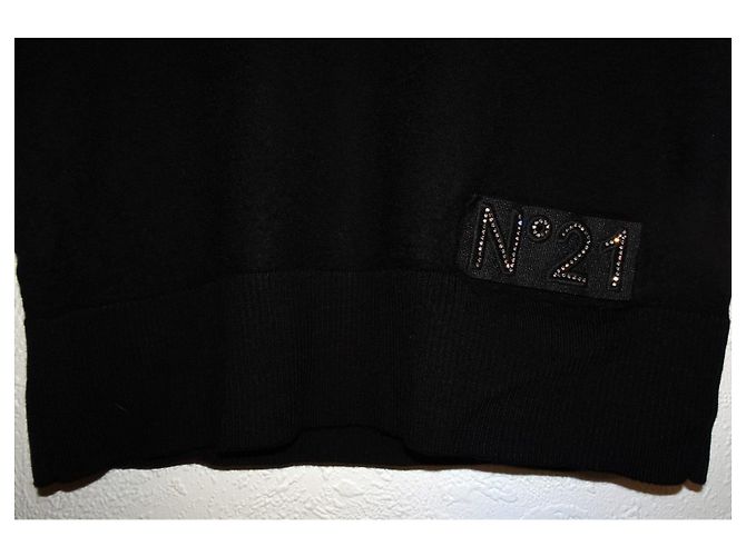 Autre Marque N21 PULL À MANCHES COURTES ET COL EN V AVEC PATCH LOGO Noir - vue 3