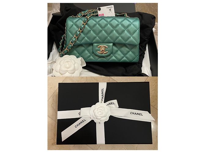 Timeless Chanel Mini borsa con patta in pelle di agnello verde iridescente - vista 13