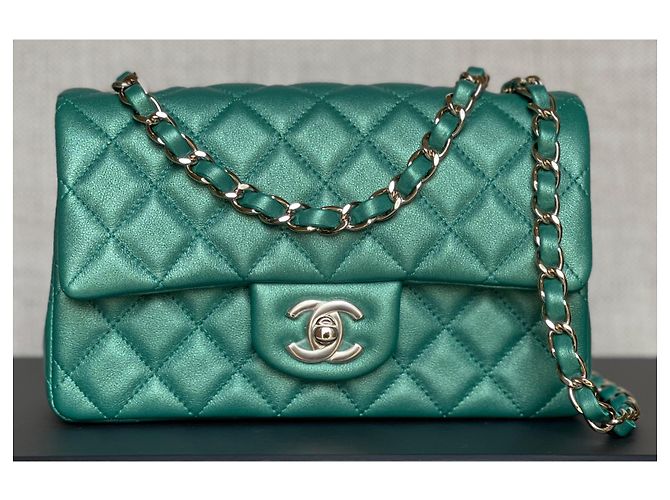 Timeless Chanel Mini borsa con patta in pelle di agnello verde iridescente - vista 2