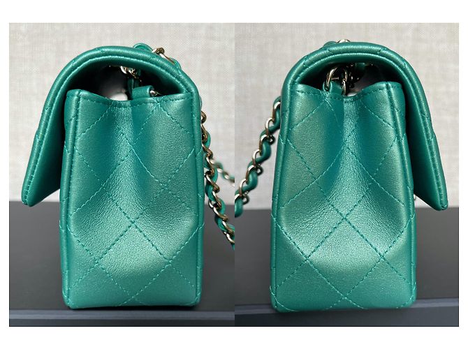 Timeless Chanel Mini borsa con patta in pelle di agnello verde iridescente - vista 4