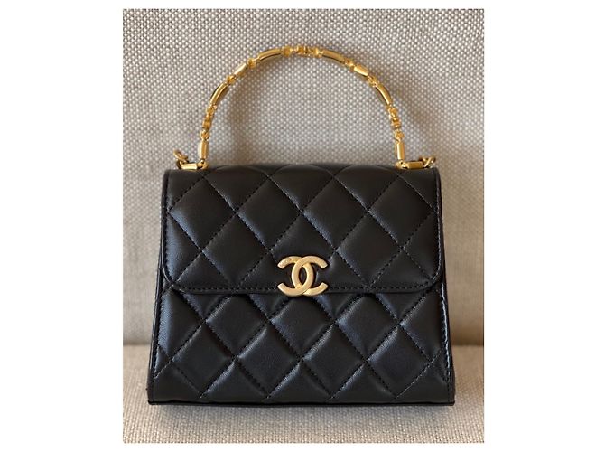 Chanel Pochette in pelle di agnello nera con patta con manico superiore Nero - vista 11