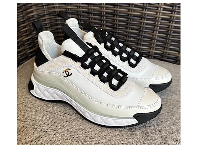 Sneakers Classiche CHANEL in Avorio Bianco - vista 2