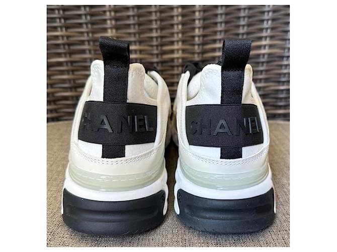 Sneakers Classiche CHANEL in Avorio Bianco - vista 3