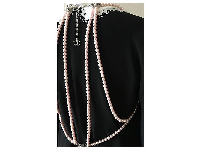 Chanel Collana corpo multistrato di perle rosa da passerella - vista 11
