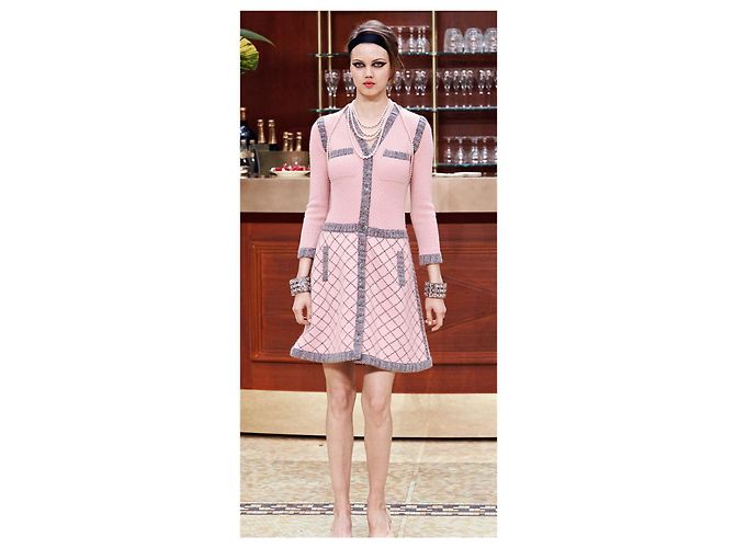 Chanel Collana corpo multistrato di perle rosa da passerella - vista 2