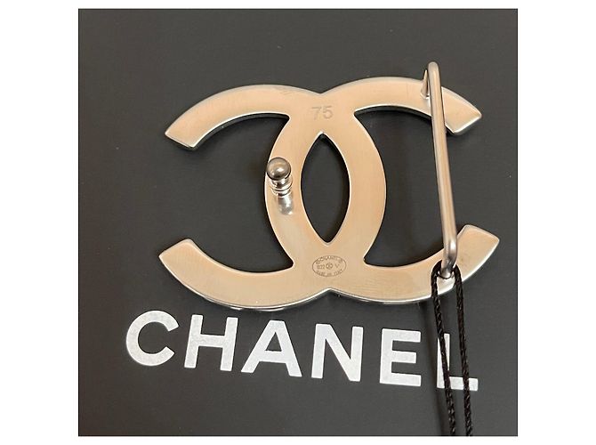 Chanel Ceinture en cuir réversible à boucle classique CC Noir - vue 7
